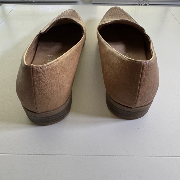 Dr. Scholls pointed toe flats. Great condition.  Size 8 1/2. Tan color - Picture 5 of 7
